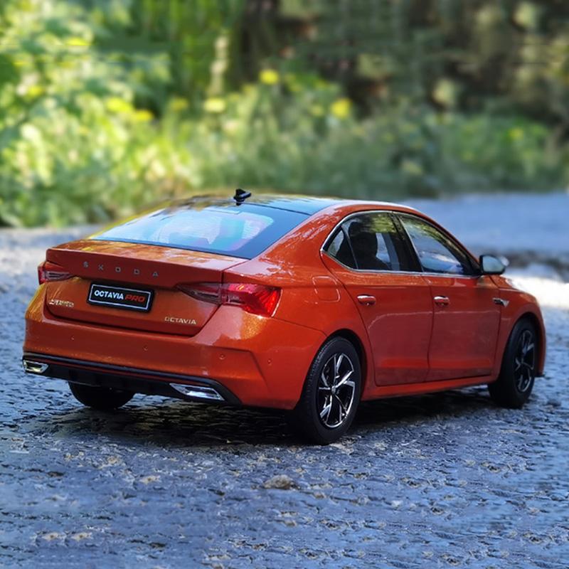 Msdf2 1:18 SKODA Octavia PRO Alloy Car Model Diecast Metal Toy Vehicles Car Model High Simulation Collection Childrens Gift Decoration