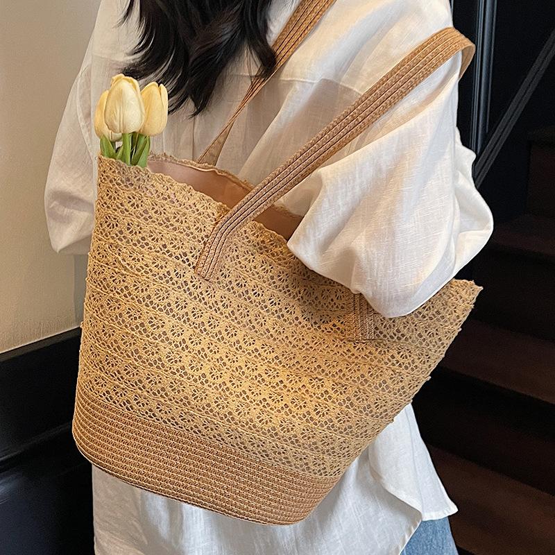 2025 Woven Straw Bag Summer New Commuter Large Capacity Striped Shoulder Fashion Beach Bag Women