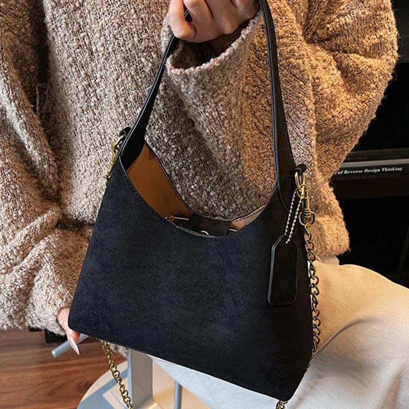 Large Capacity Suede Tote Bag Women's 2025 New Autumn and Winter Shoulder Crossbody Retro Niche Underarm Bag
