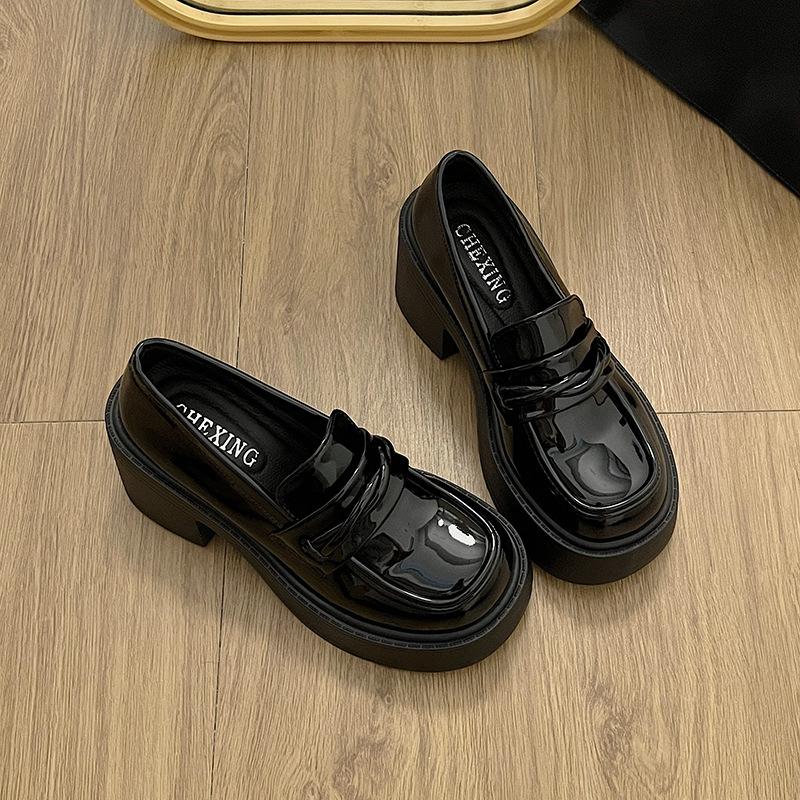 

Новая обувь женская толстая подошва показывает маленькую ножку, маленькие кожаные туфли, небольшой каблук, маленькие кожаные туфли, высокие каблуки 40