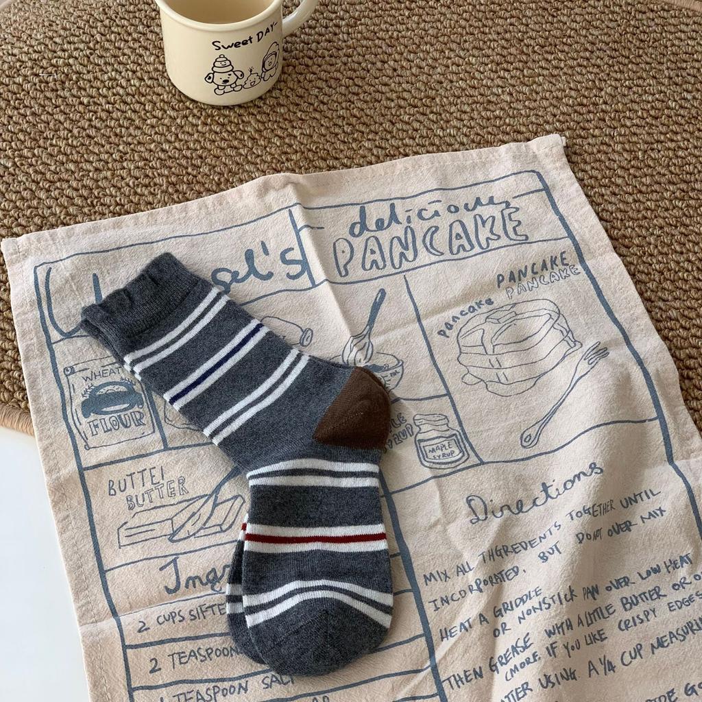 Socken Damen Mittelsaison Strümpfe Trendige Socken Grau College-Stil Strümpfe Vielseitige Gestreifte Stapelbare Socken