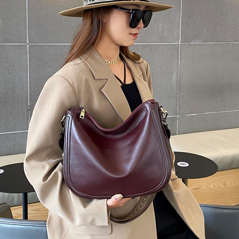 New Versatile Broadband High-capacity Crossbody Bag for Women's Niche Leather Shoulder Bag, Simple and Fashionable Cowhide Soft Bag