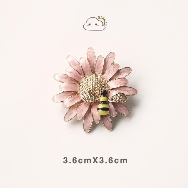 Cute Chrysanthemum Bee Brooches Gift For Women Fashion Lady Clothes Jewelry Hijab Pins Broach Pins Luxury Broche Bee Brooch