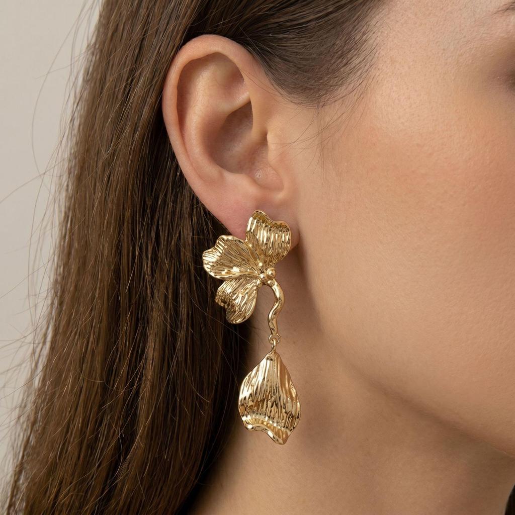 European & American Stylish Irregular Flower Stud Earrings for Women's Elegant Personality