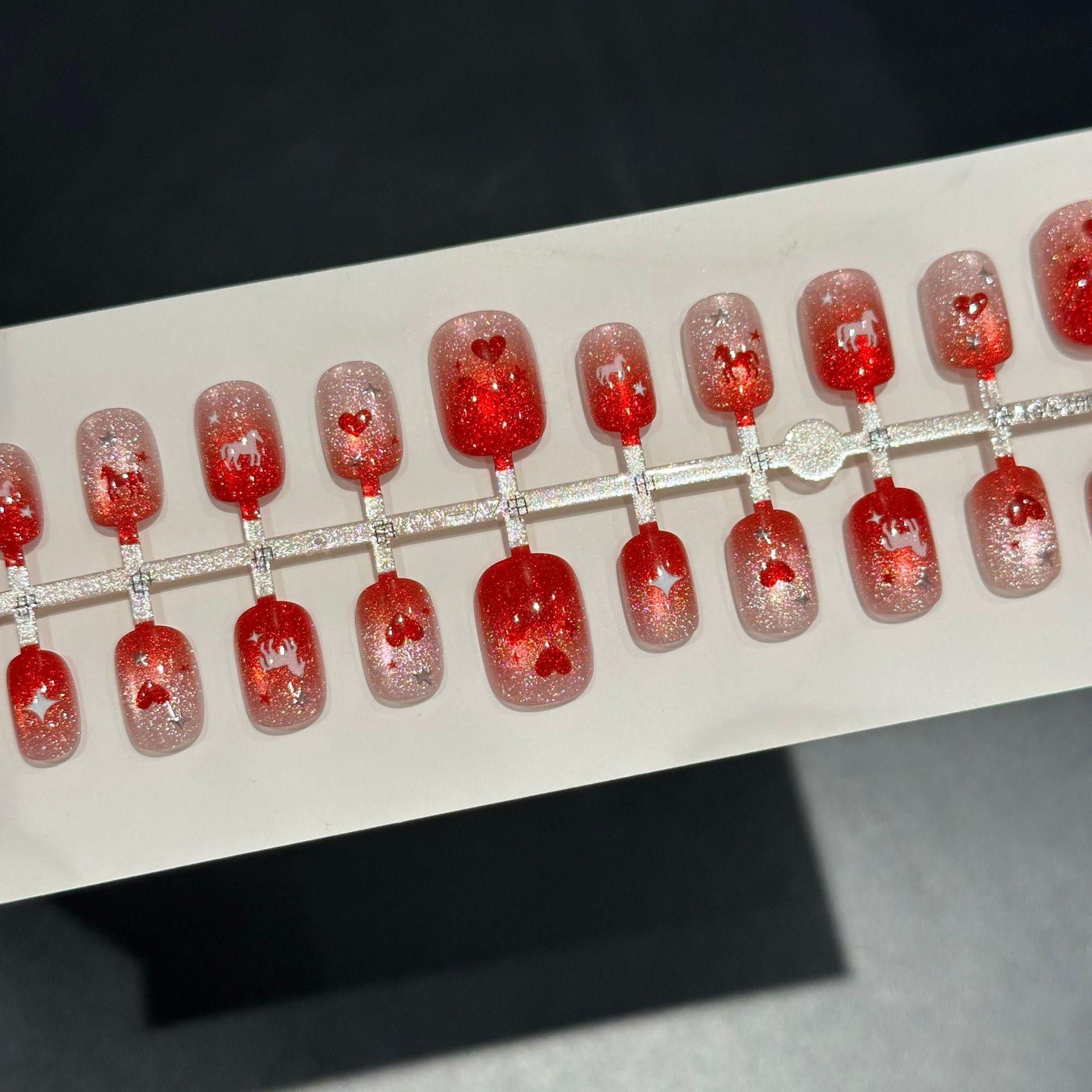 

Red Horse Heart Gradient Manicure Stickers: 30 Short Cat Eye False Nails Extra Small, Small, Medium