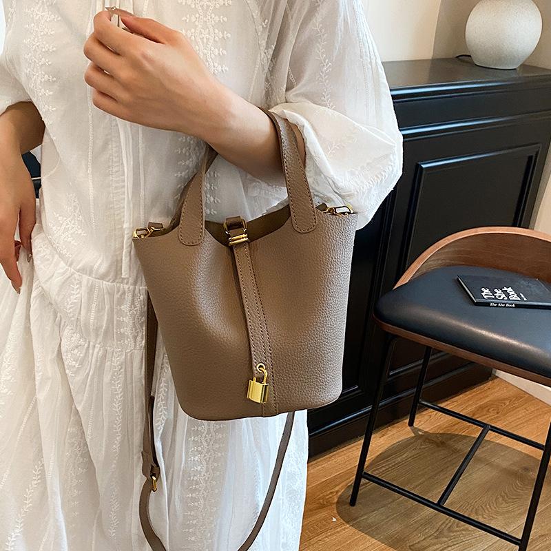 Large capacity hand carrying bucket bag women's 2025 new summer Korean version fashion casual shoulder bag premium messenger bag
