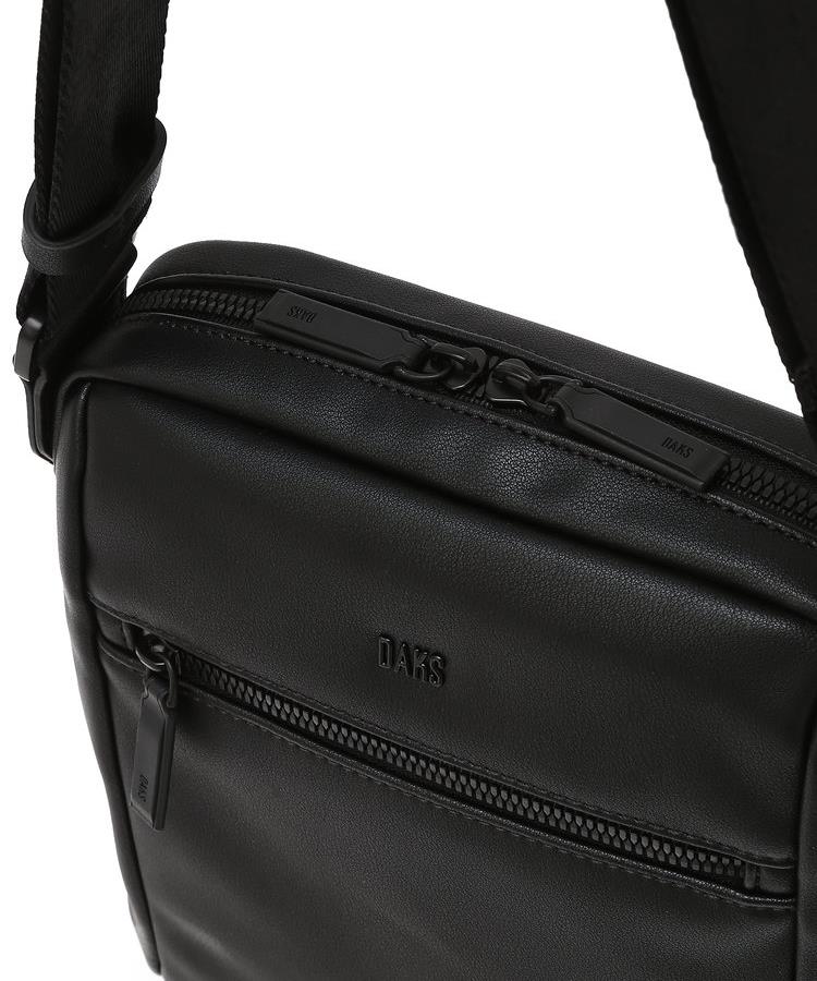 Daks Men'S Accessories Black Logo Embellished Leather Crossbody Bag Dbba6F003Bk
