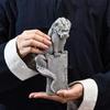 Čína Maska Pan Dragon Sloup Dekorativní socha Zelený pískovcový kámen Sochařství Domov Obývací pokoj, Místnost Kancelář Feng Shui Socha