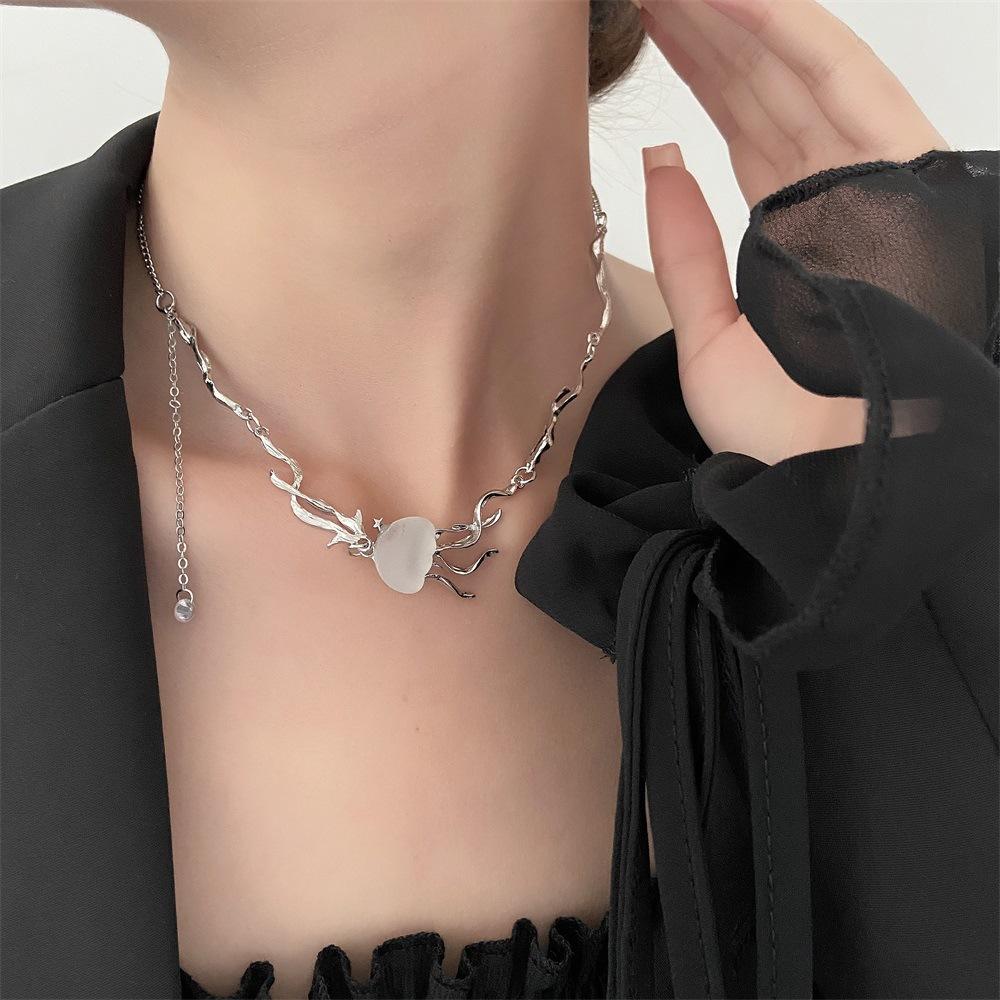 New alloy jellyfish fringed necklace women's ins niche sweet cool babes collarbone chain jewelry accessories