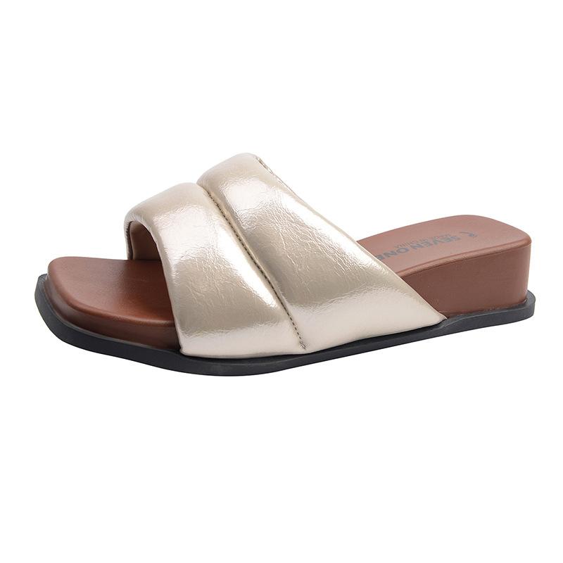 

Low-heeled French one-line sandals women s shoes are fashionable for wearing 2025 new summer versatile seaside silver sandals 40