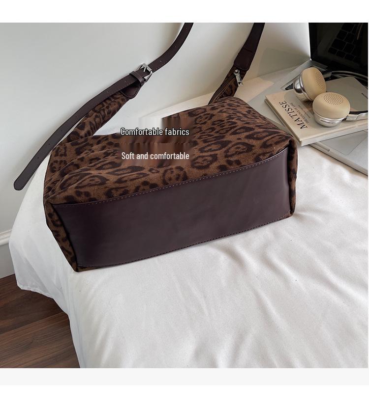 Retro Leopard Print Tote Bag - 2025 Autumn/Winter Collection, Large Capacity Shoulder Bag, Stylish Underarm Design for Women