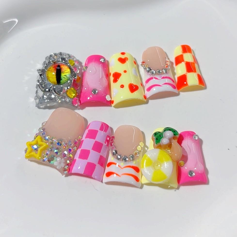 Unghie Finte a Pressione Plaid Trendy Europee Fatte a Mano con Occhi Eterocromatici e Piccoli Diamanti