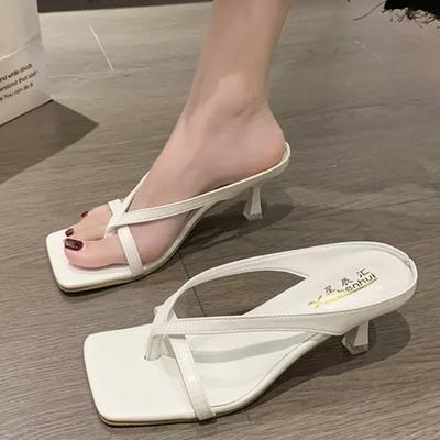 Verano 2024 nuevas chanclas de tacón alto francesas con tacón de aguja Holloway todo en uno para mujer Zapatos de tacón alto