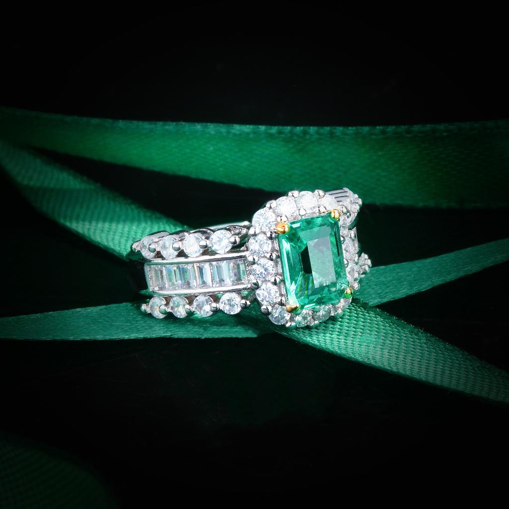 Recommend The Same Noble Luxury Imitation Emerald Ring, Luxury Inlaid With Diamond Rings For Women