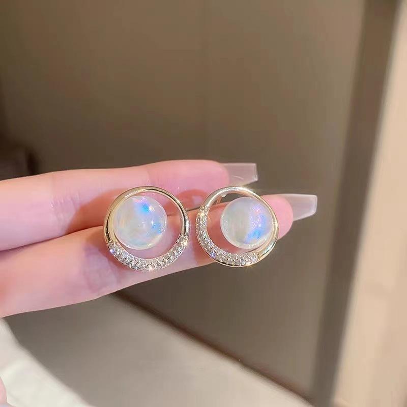 Wind fashion versatile stud earrings women's hot-selling high-end temperament trendy earrings street stall night market explosion