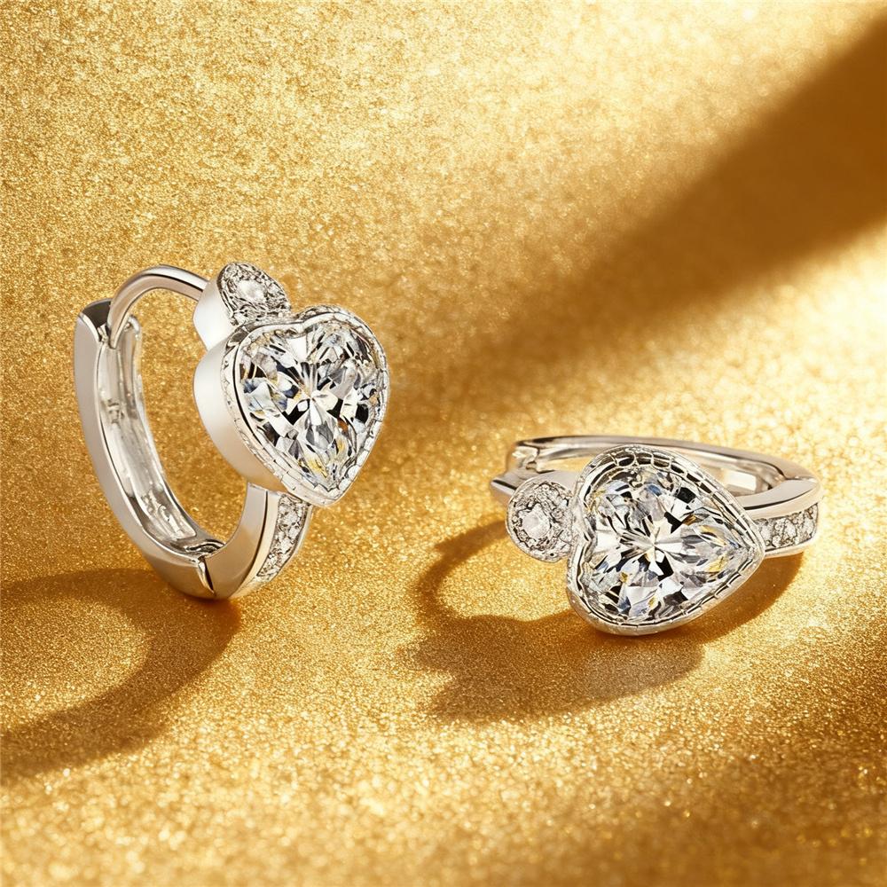 Brincos de Argola Coração com Pedra Zircônia Branca Femininos Fofos Moda Vintage Cor Prata Casamento Para Mulheres