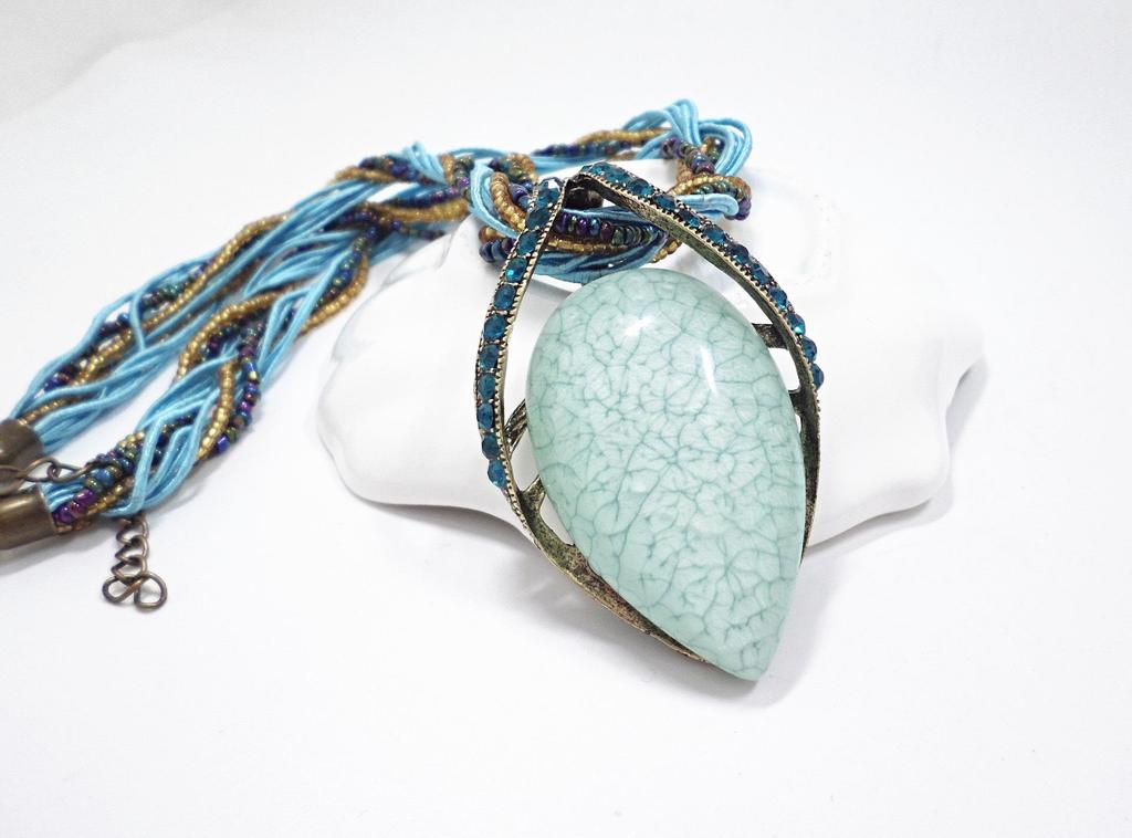 Bohemian Water Drop Pendant Necklace: Retro Ethnic Style Fashion Alloy