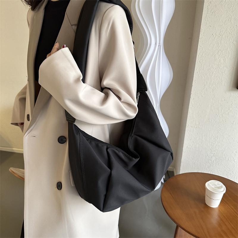 Chic Winter Fashion Simple Crossbody Bag Elegant Work Dumpling Bag With Ample Space