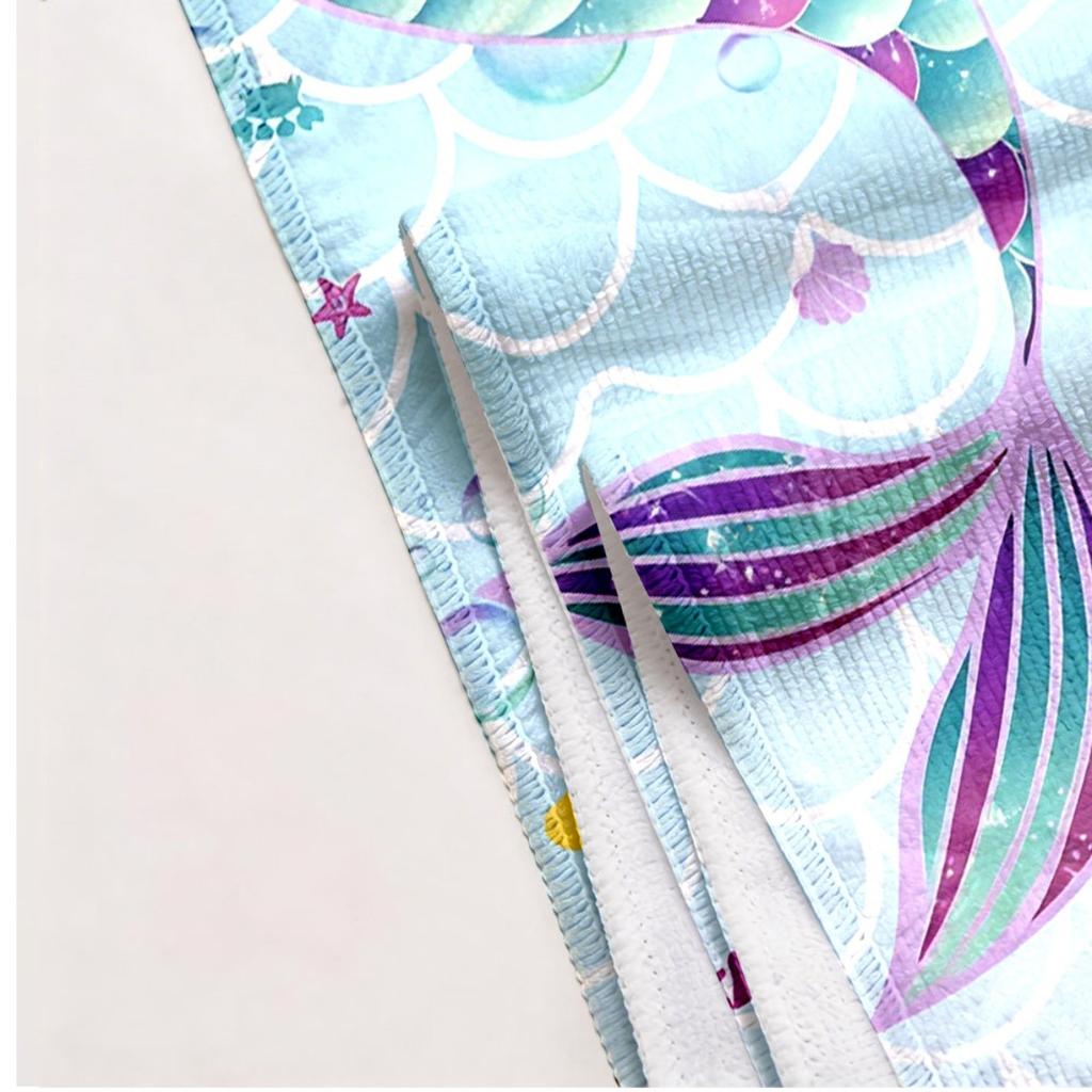 Gradually changing color mermaid tail polyester microfiber beach towel is highly absorbent, suitable swimming and beach outings