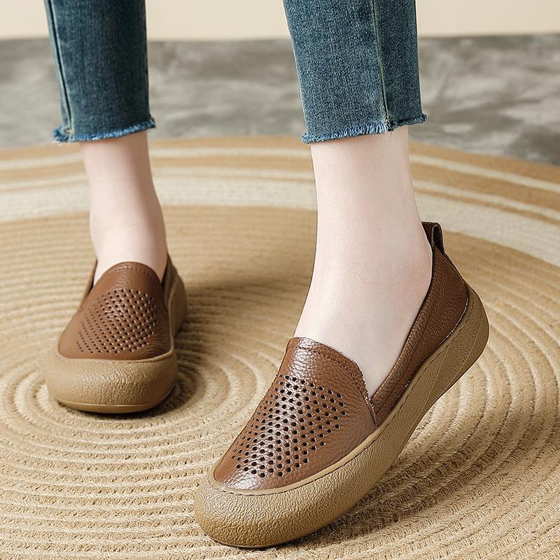 Fashion New handmade hollowed flats women's summer sandal shoes elderly woman slip on non slip moccasins mother comfortable driver shoes