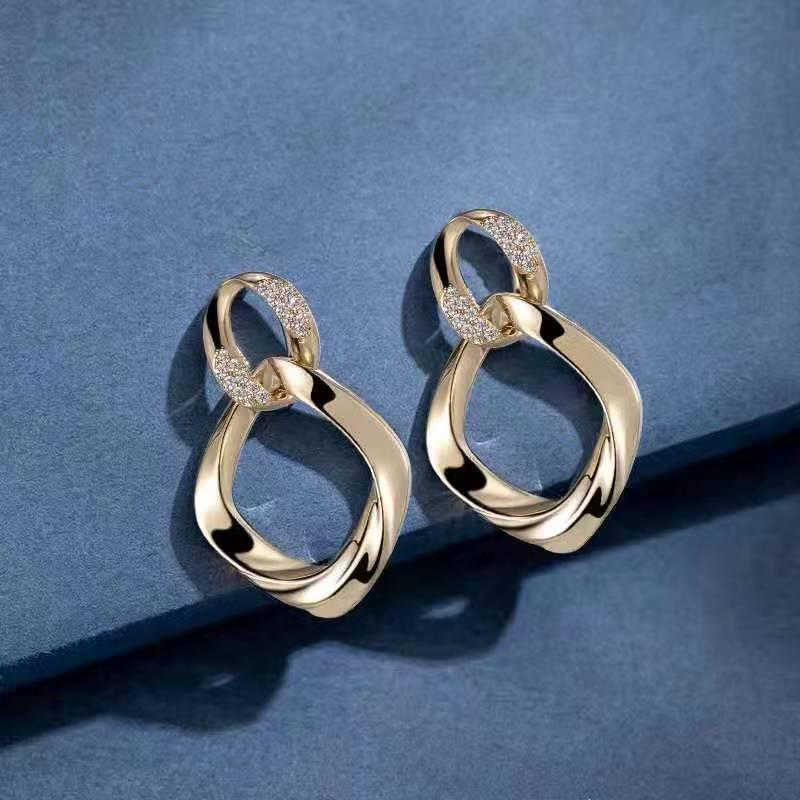 2023 Trendy Double-Layer Interlocking Micro-Paved Diamond Earrings: Exquisite Versatile Stud Accessories for Women.