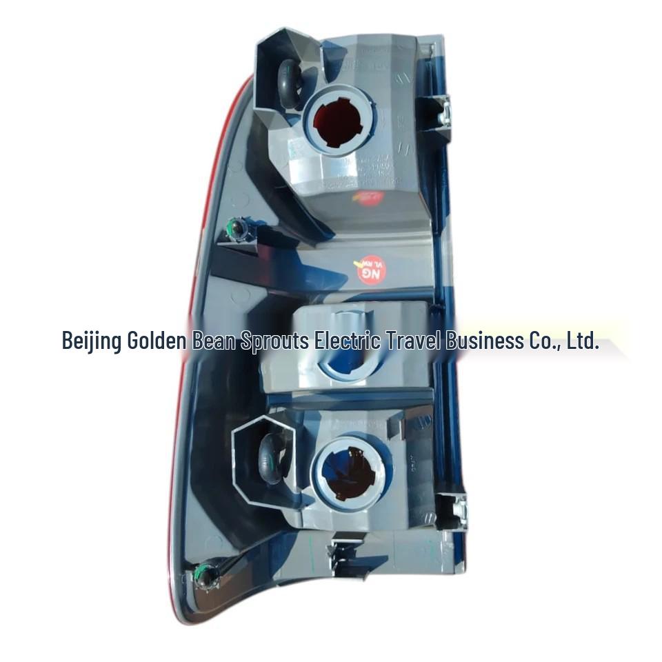 Toyota Hilux Rear Taillight Lamp Housing - 81551-0K150 & 81541-0K140