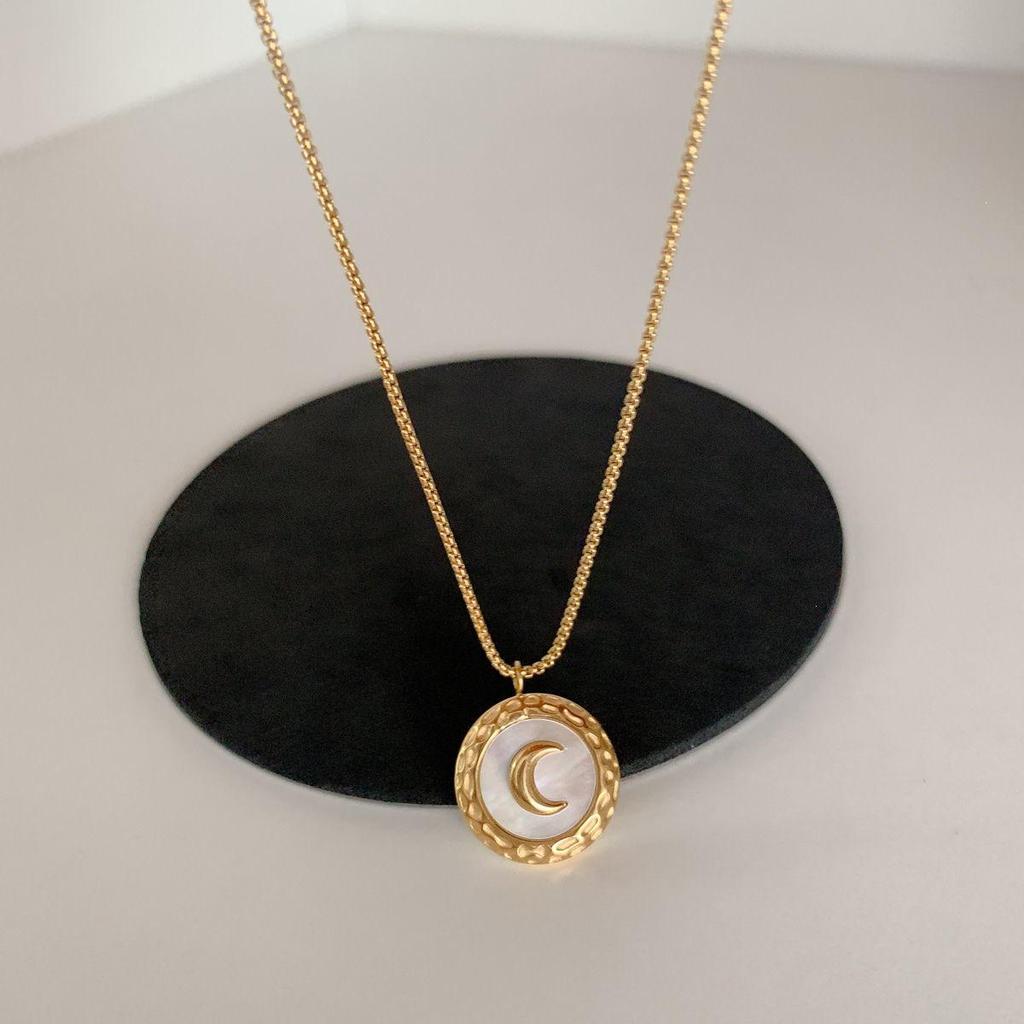 Women's Crescent Moon Necklace - White Shell, French Fashion, Titanium Steel, Retro Style, Water-Resistant.