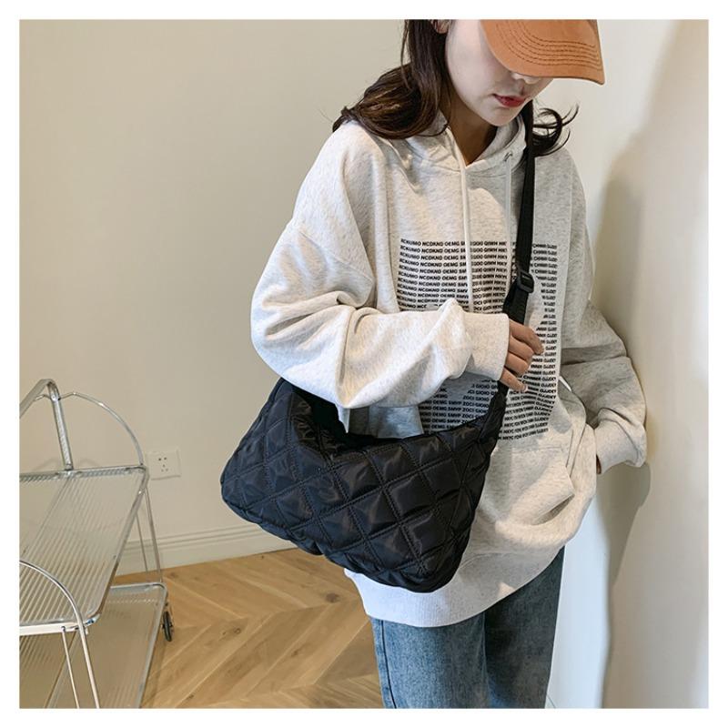 New Casual Shoulder Bag Embroidery Thread Rhombus Down Cotton Clothes Bag Dumpling Bag Versatile Messenger Bag Women's Bag