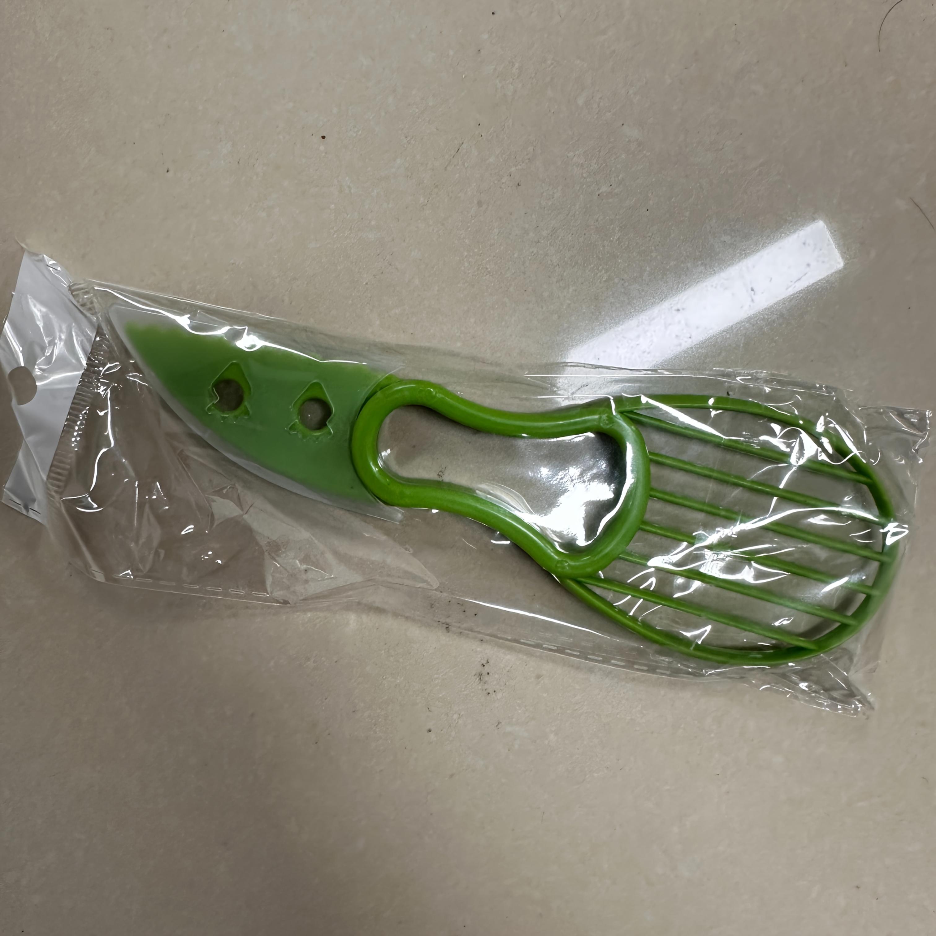 

Слайсер и косточкоудалитель 2-в-1 для авокадо, Прочный полипропилен с зубчатыми лезвиями, Безопасный для пищевых продуктов дизайн для домашнего и ресторанного использования, Зеленая ручка с несколькими отверстиями 1pc - Avocado Slicer