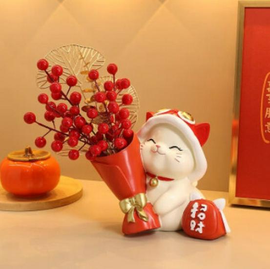Lucky Cat Resin Craft Key Holder for Home Decor & Children's Room Storage