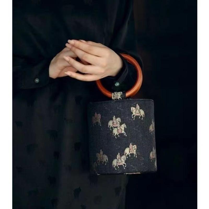 Ethnic style round ring wooden handle Song Jin Tang Matu retro fortune bucket bag cylinder bag autumn and winter Chinese style