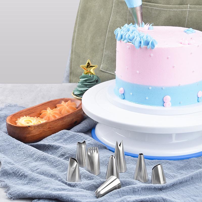 Back- und Konditoreiwerkzeug-Set: Kuchen-Dekorations-Drehteller, Spritztüllen & -beutel, Spachtel, Teigschaber