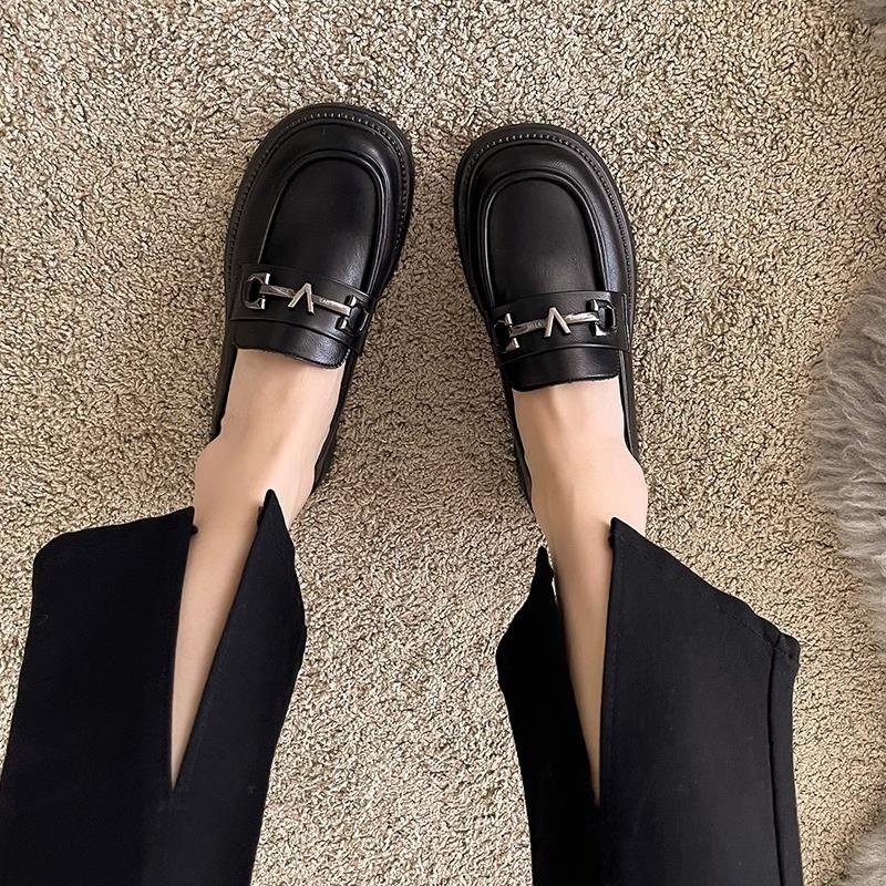 Spring and Autumn new women's shoes British flat-bottomed small leather shoes women's one-pedal round head black work shoes