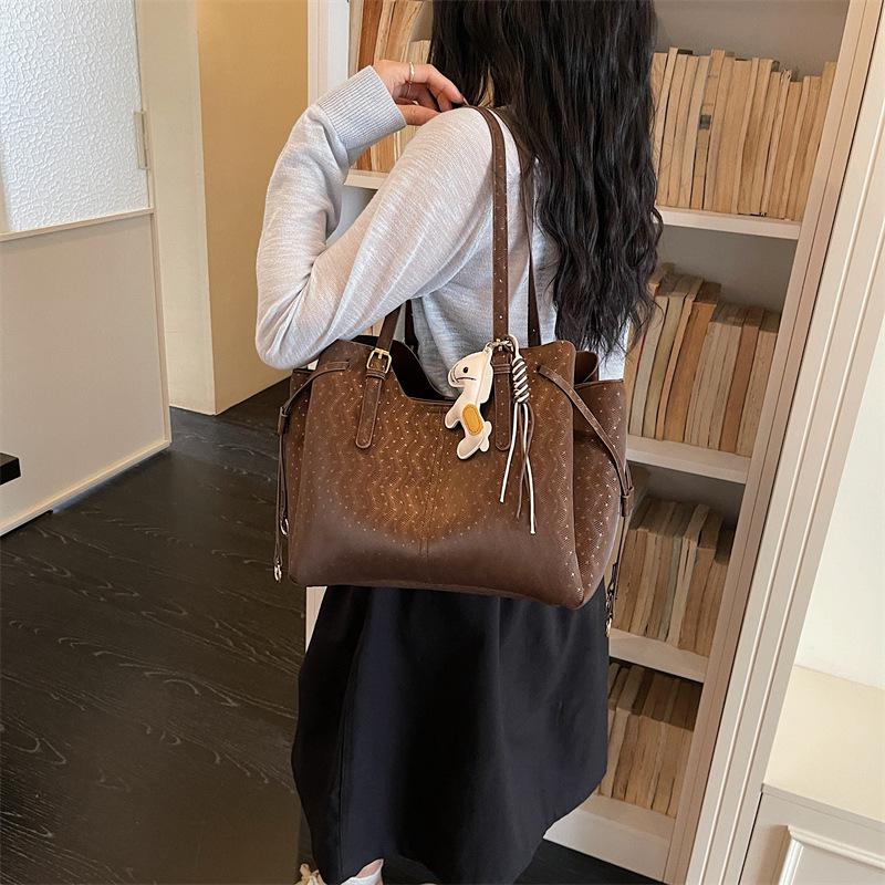 2026 Summer Exquisite Large Capacity Luxury Tote Bag - Stylish Single Shoulder and Hand-Held Design