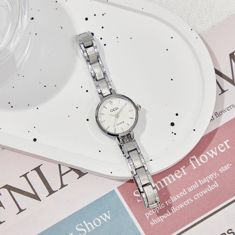 High-End Medieval Women'S Watch Niche Exquisite Alloy Bracelet Watch Women'S High-Value Waterproof Quartz Watch