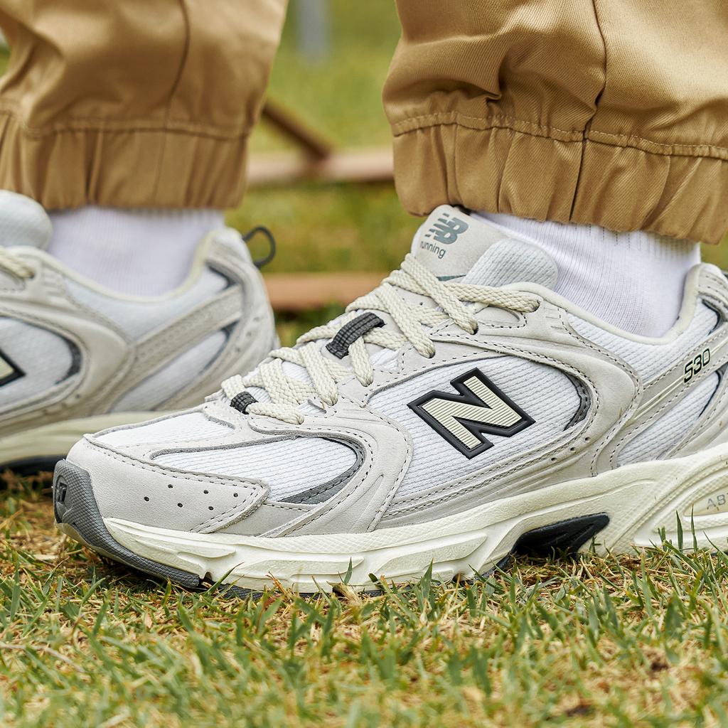New Balance 530 Light Grey Distressed Unisex Sneakers MR530DG