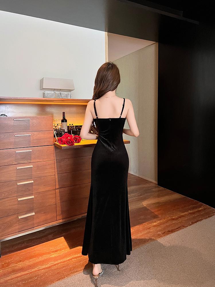 Red Velvet Spaghetti Strap Evening Gown - Women's Sexy Formal Dress for Spring & Autumn