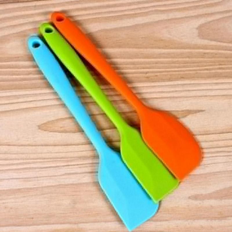 1 buc. Spatulă pentru smântână pentru unt