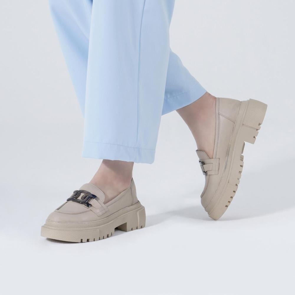 

Женские лоферы из натуральной кожи с аксессуарами Туфли на толстой подошве