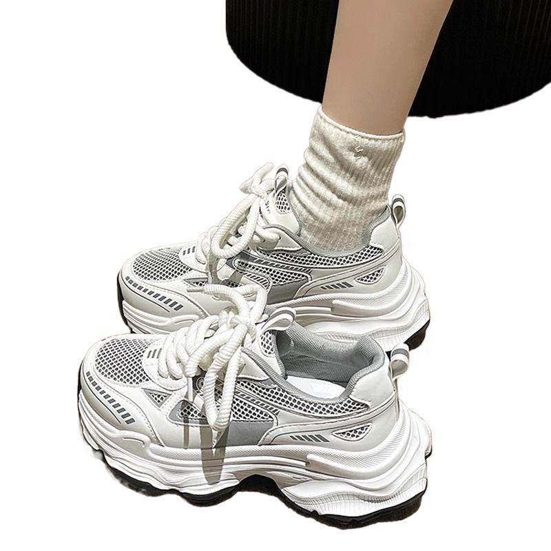 2025 Chaussures de Papa pour Femmes Printemps Été Nouveau Semelle Épaisse Antidérapante Rehaussante Maille Respirante Polyvalente Légère Sport Décontracté