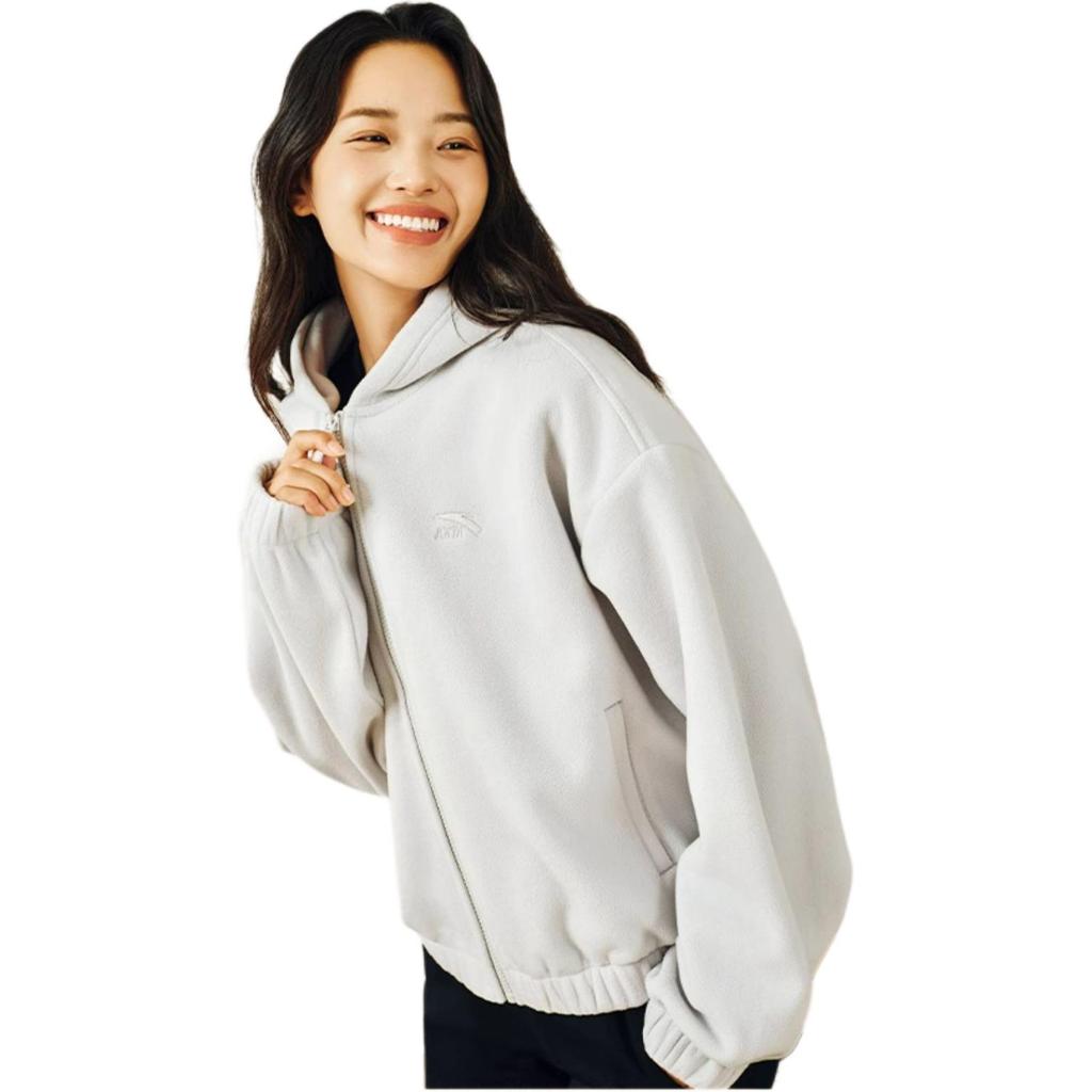 Anta Sports Lifestyle Series Solid Color Zipper Hooded Comfortable Breathable Fleece Warm Loose Jacket Women jackets Cloud-Gray 962448705-2