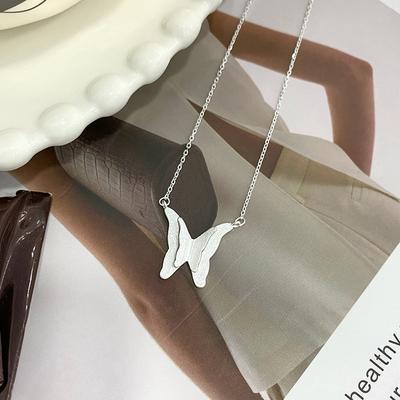 Personalized Three-dimensional Dancing Butterfly Necklace, Fashionable Temperament, Collarbone Chain, Niche Design Sense