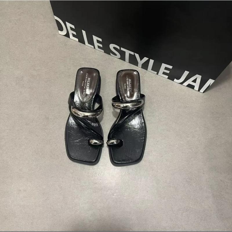 Fashion Niche Design Sense Thick Bottom Heightening One-word Slippers Women's Summer New Outer Wear with Skirt Cool Slippers