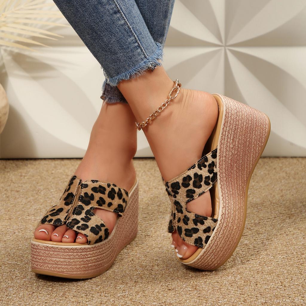 Women Slippers 2025 New Summer Wedges Platform Sandals Women Beach Slippers Trend Casual High Heels Ladies Shoes Slides Women