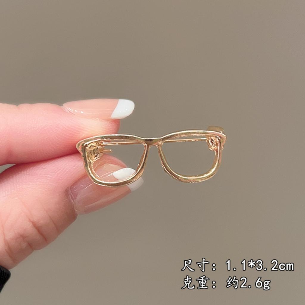 Brooch: Sophisticated, Light Luxury, , Minimalist, Elegant Clothing Pin: Suit, Pearl, Fashion Accessory