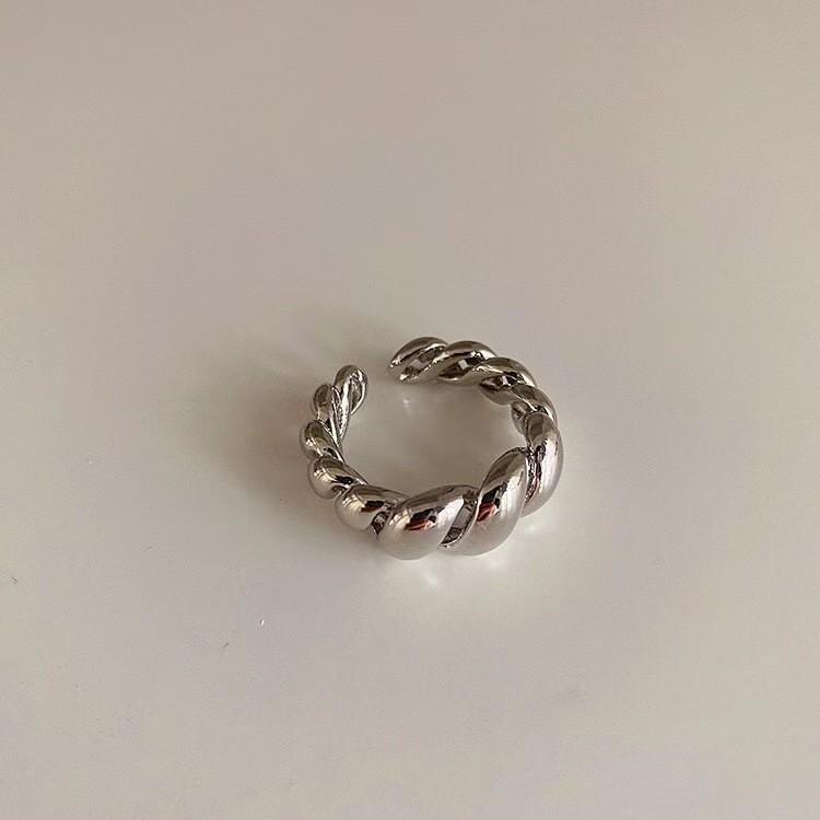 Unique Design Stylish Silver Plated Finger Ring For Women Adjustable And Trendy