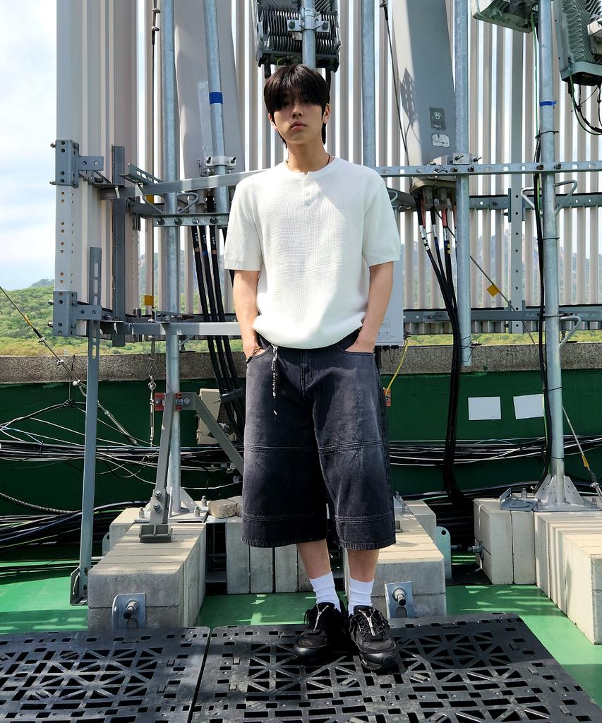 MAKEITTO Cut-Line Denim Bermuda Pants_Black