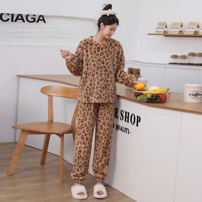 

Женский уютный пижамный комплект из кораллового флиса с леопардовым принтом - Плюс вельвет, приятный к коже, Осень/Зима One Size хаки