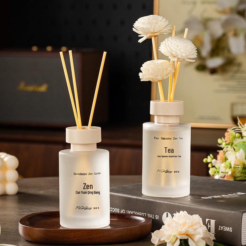Rattan Aromatherapy Flameless Diffuser with Tea Scented Essential Oil - Long-lasting Indoor Fragrance Ornament, Ideal Birthday Gift.