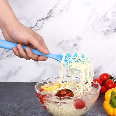 Spagetti Kaşığı Gıda Sınıfı Yüksek Sıcaklığa Dayanıklı Tırtıklı Kaymaz İçi Boş Sıvı Filtresi Hiçbir Deformasyon Asılı Delikli Mutfak Aracı